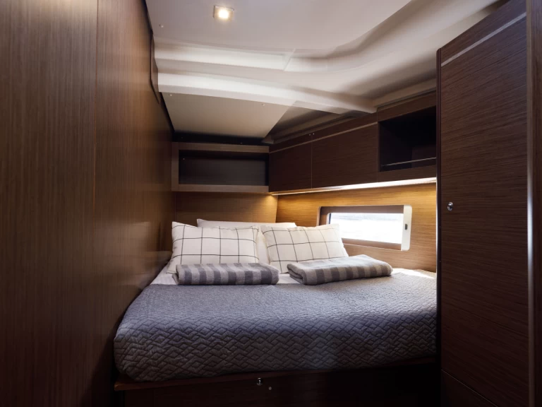 Wynajem Żaglowiec Bénéteau z patentem 