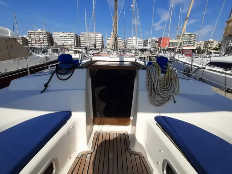 Wynajem Żaglowiec Bavaria z patentem 