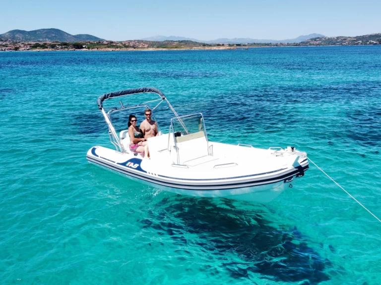 Wynajem łodzi Porto San Paolo tanio classic