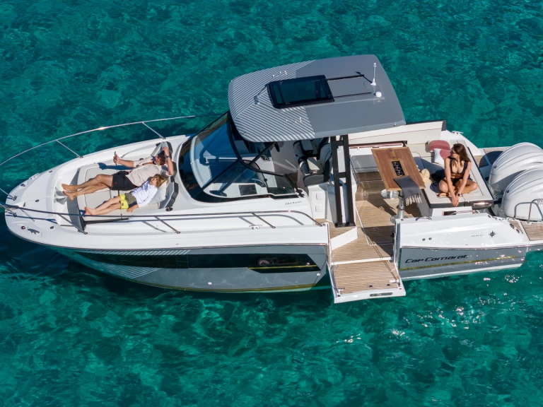 Wynajmij Motorówka z lub bez skippera Jeanneau w Hyeres