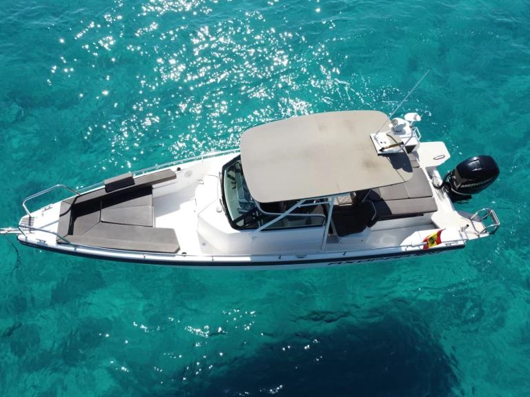 Motorówka do wynajmu w Club Nàutic Santa Ponsa w najlepszej cenie