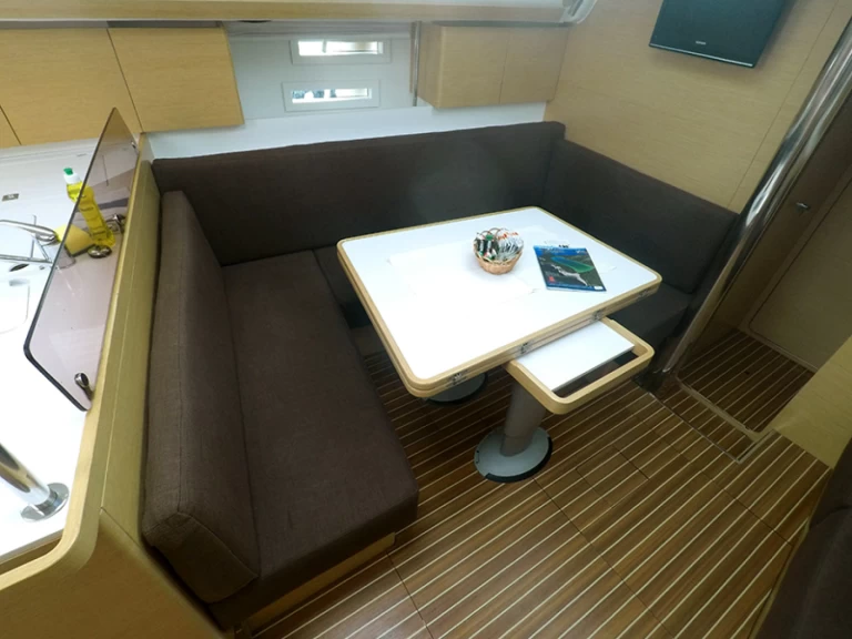 Wynajem Żaglowiec w Sibenik - Elan Impression 444