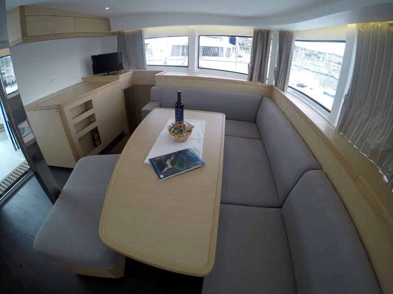 Wynajmij Lagoon Lagoon 42 w Sibenik