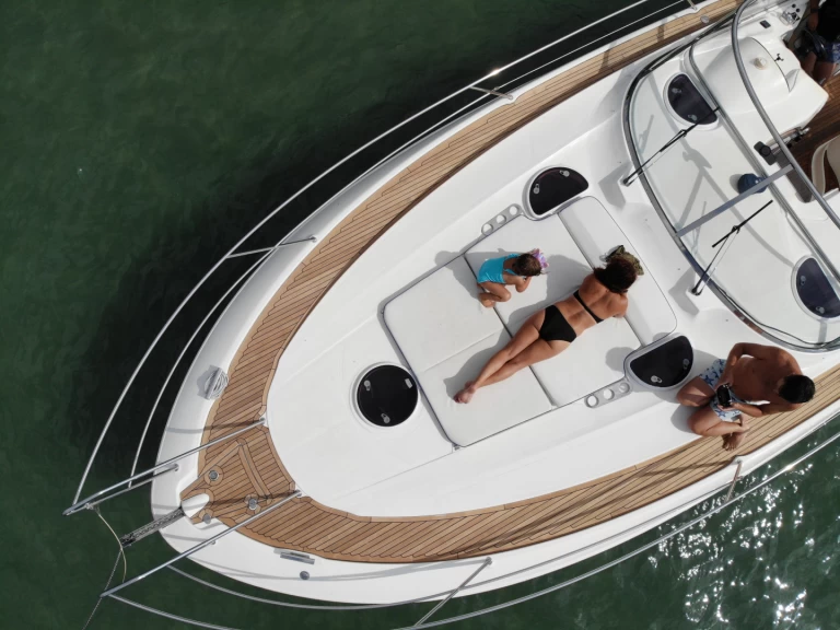 Bavaria Bavaria Sport 37 Open między profesjonalistami a osobami prywatnymi w Sant Antoni de Portmany