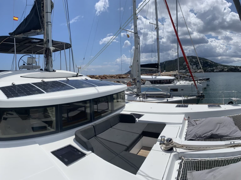 Wynajmij Katamaran z lub bez skippera Lagoon w Santa Eularia des Riu