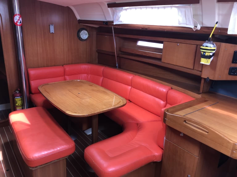 Dufour Dufour 365 Grand Large między profesjonalistami a osobami prywatnymi w Sant Antoni de Portmany