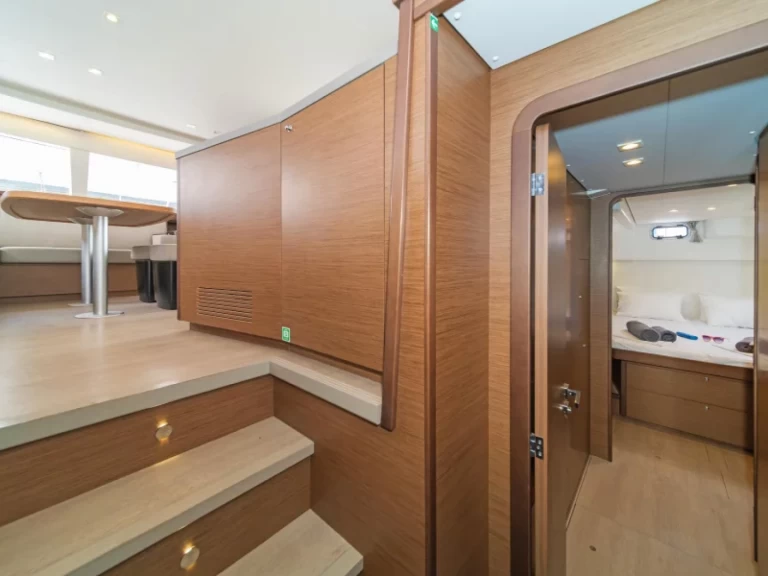 Wynajem Katamaran Lagoon z patentem 