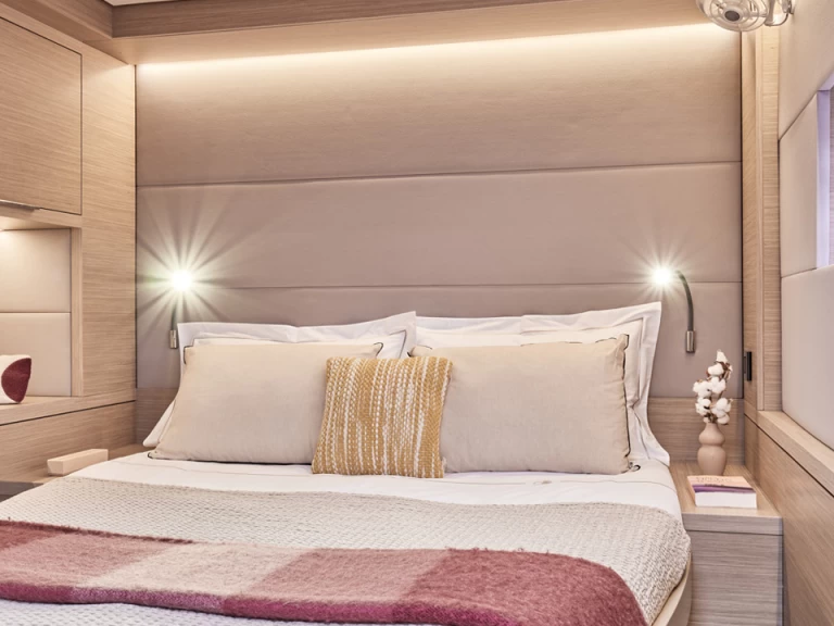 Katamaran do wynajmu w Santa Eularia des Riu w najlepszej cenie