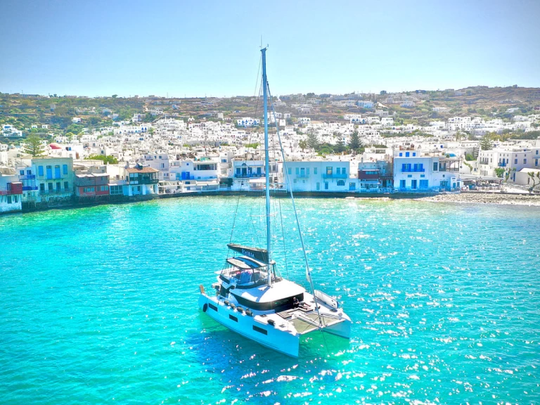 Katamaran do wynajmu w Toúrlos w najlepszej cenie