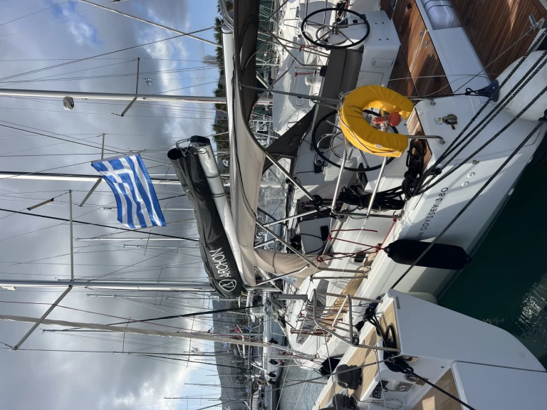Jeanneau Sun Odyssey 380 między profesjonalistami a osobami prywatnymi w Kos