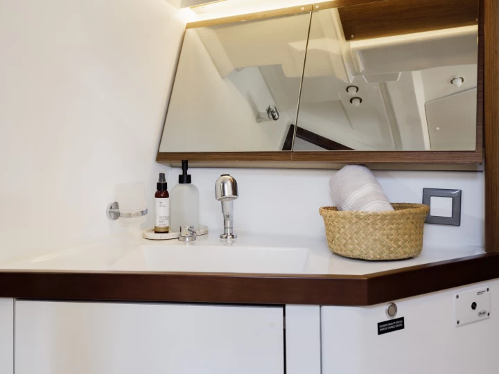 Wynajem Żaglowiec Bénéteau z patentem 