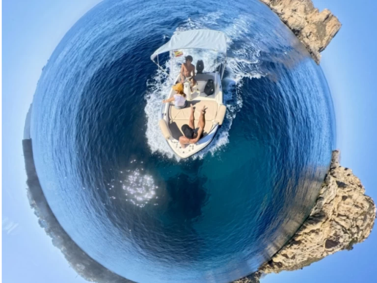 Estable Estable 400 Consola między profesjonalistami a osobami prywatnymi w Santa Ponsa