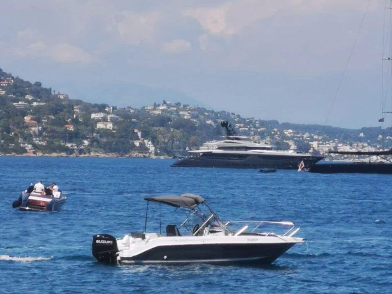 Wynajem Motorówka B2 Marine z patentem 