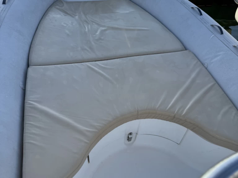 Wynajem Łódż półsztywna Capelli z patentem 