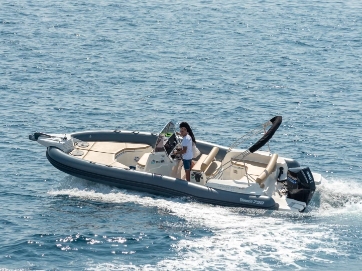 Marlin Boat 790 Pro Dynamic między profesjonalistami a osobami prywatnymi w Trogir