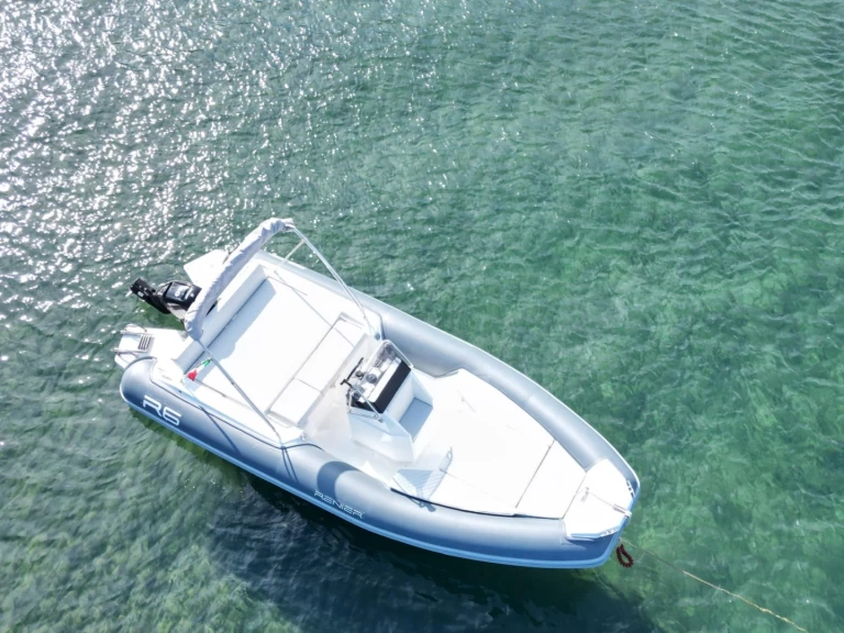 Łódż półsztywna do wynajmu w Panarea w najlepszej cenie