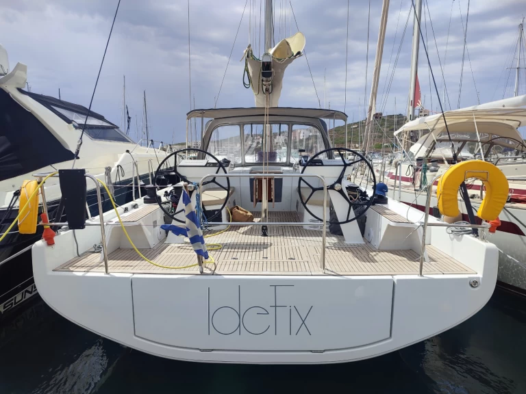 Wynajem łodzi Lavrio tanio First 44