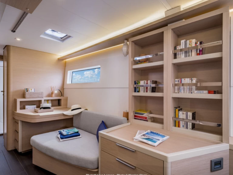 Wynajem Katamaran Lagoon z patentem 