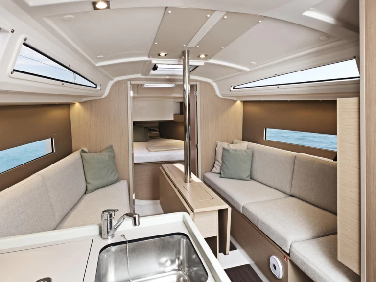 Wynajem Żaglowiec Bénéteau z patentem 