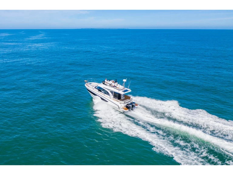 Wynajem łodzi Bénéteau Antares 11 FLY w Pula na SamBoat 