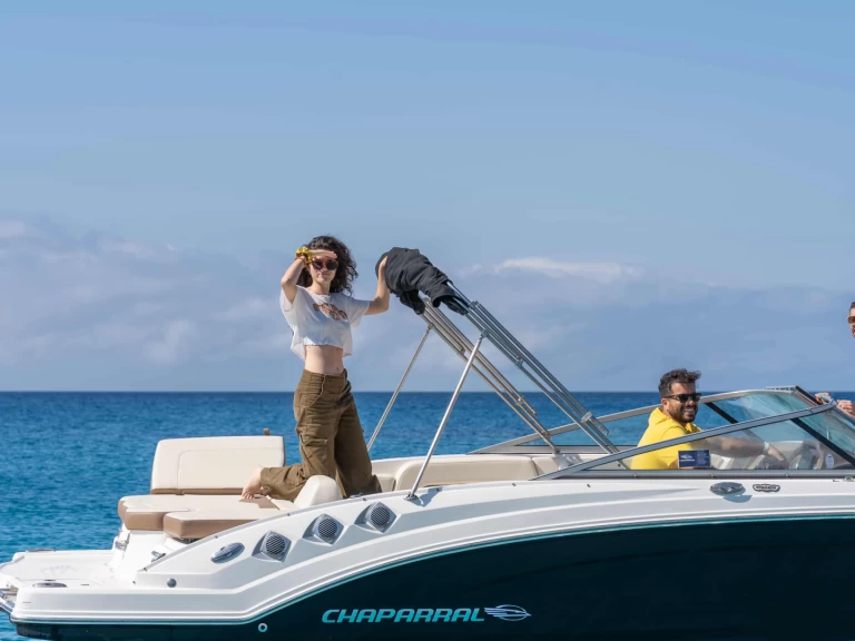 Chaparral 246 między profesjonalistami a osobami prywatnymi w Sant Antoni de Portmany