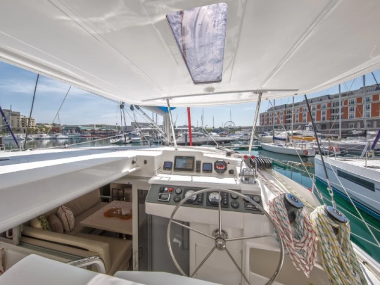 Wynajmij Leopard Leopard 40 w Marina (City)