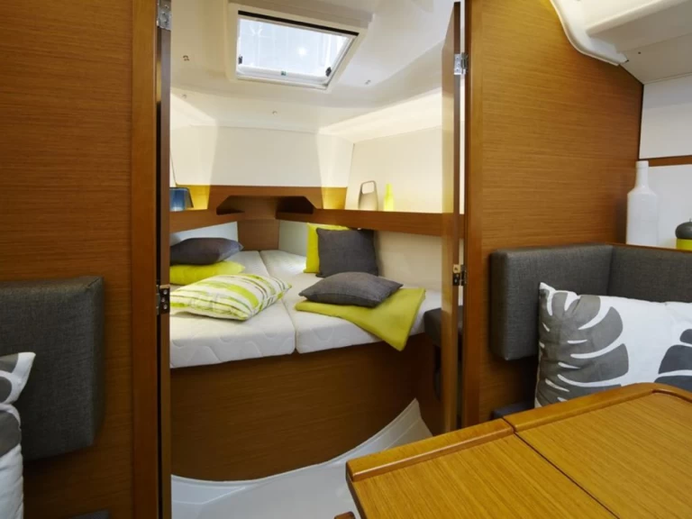 Jeanneau Sun Odyssey 349 między profesjonalistami a osobami prywatnymi w Lefkáda