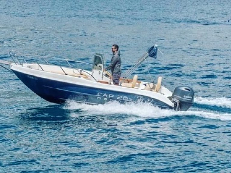 Wynajem Motorówka Capelli z patentem 