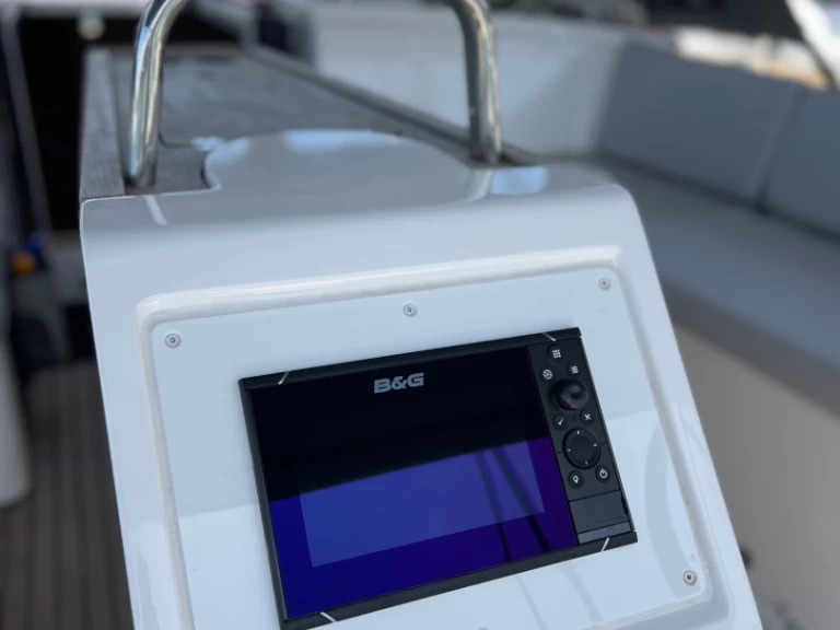 Wynajem Żaglowiec Bavaria z patentem 