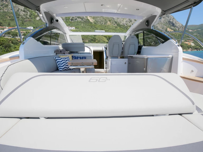 Motorówka do wynajmu w Gouvia w najlepszej cenie