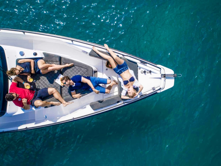 Wynajem łodzi Axopar Axopar 37 XC Cross Cabin w Gouvia na SamBoat 