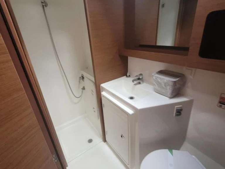 Wynajem Katamaran Lagoon z patentem 