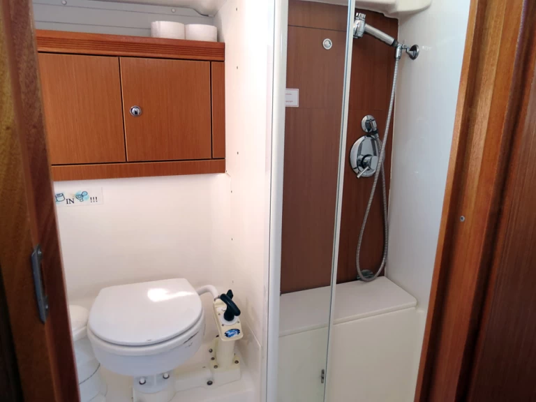 Wynajem Żaglowiec Bavaria z patentem 