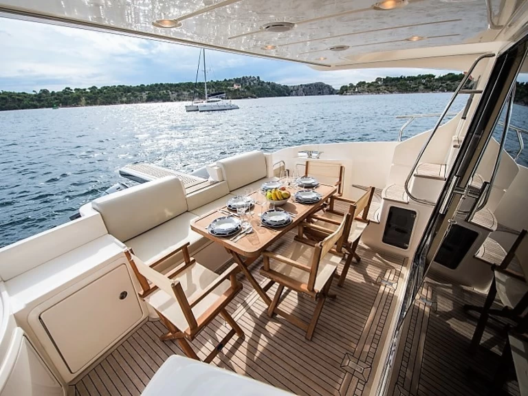 Motorówka do wynajmu w Sibenik w najlepszej cenie