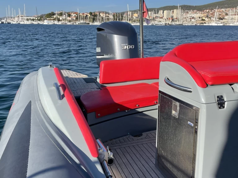 Wynajem Motorówka Lomac z patentem 