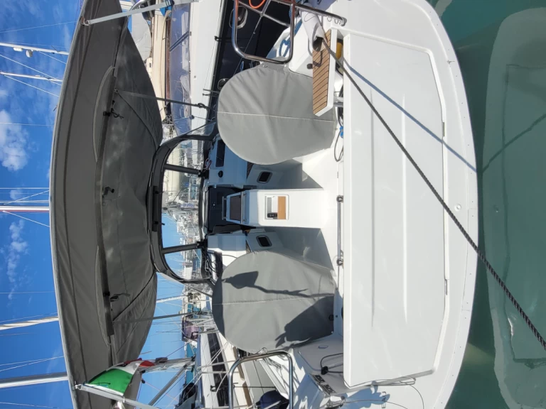 Bénéteau Oceanis 34.1 między profesjonalistami a osobami prywatnymi w Trapani