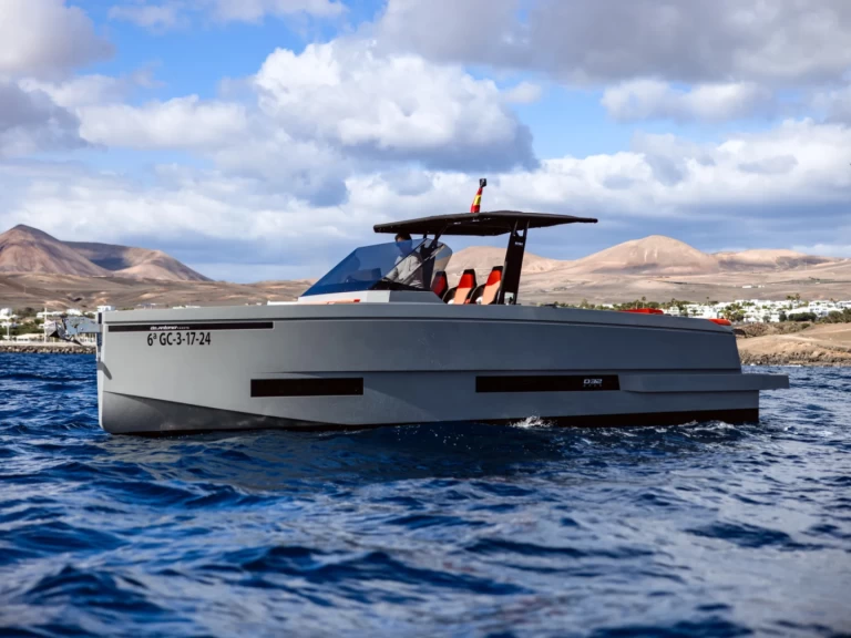 Wynajem łodzi Playa Blanca tanio De Antonio D32 Open