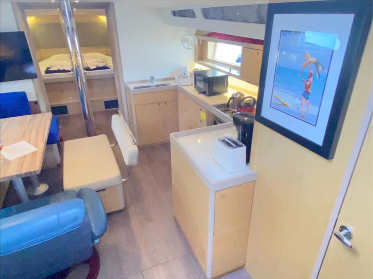 Wynajmij Bénéteau Beneteau Oceanis 48 (Owner's Version) w Road Town