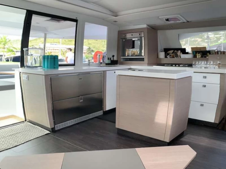 Wynajem Katamaran w Road Town - Fountaine Pajot Saona 47
