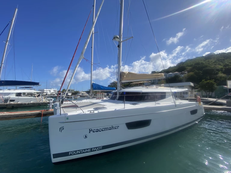 Wynajem Katamaran Fountaine Pajot z patentem 