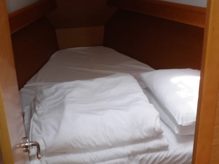 Wynajem Żaglowiec Jeanneau z patentem 