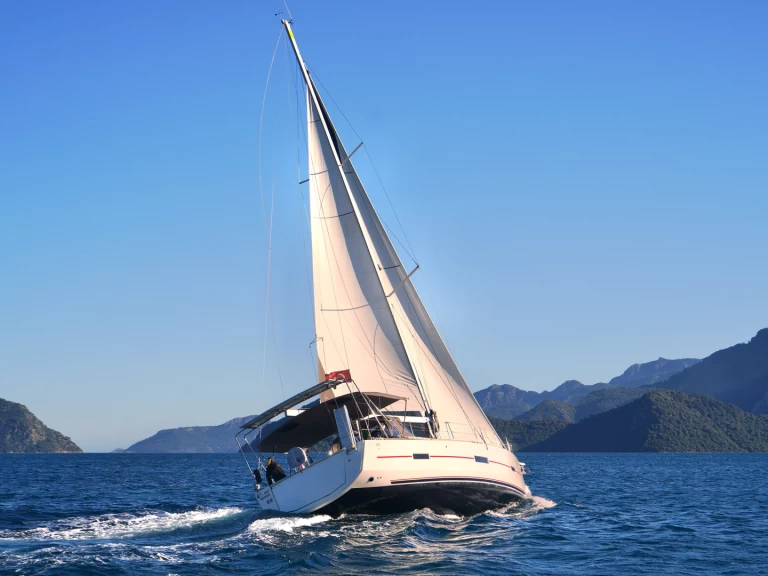 Dufour Dufour 460 Grand Large między profesjonalistami a osobami prywatnymi w Marmaris