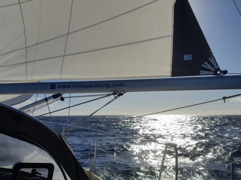 Żaglowiec do wynajmu w Alimos w najlepszej cenie