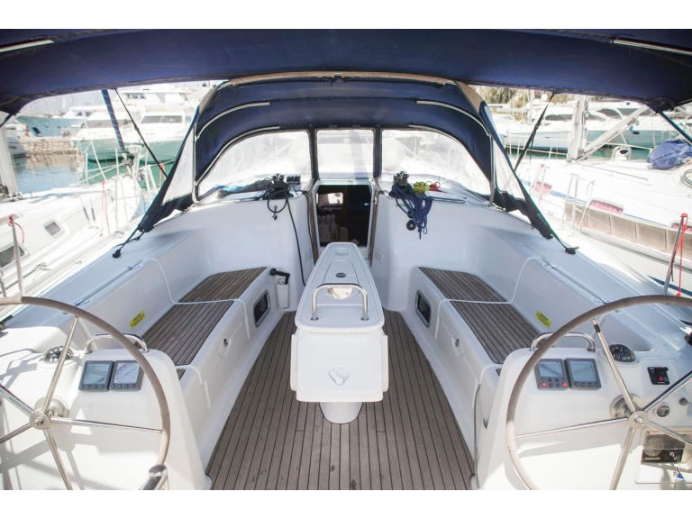 Wynajmij Bénéteau Cyclades 50.5 w Alimos