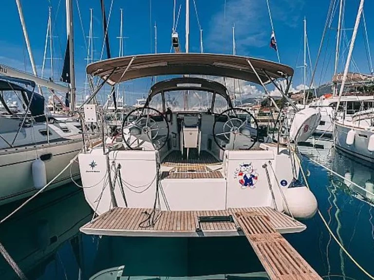 Wynajmij Jeanneau Sun Odyssey 419 w Kastel Gomilica