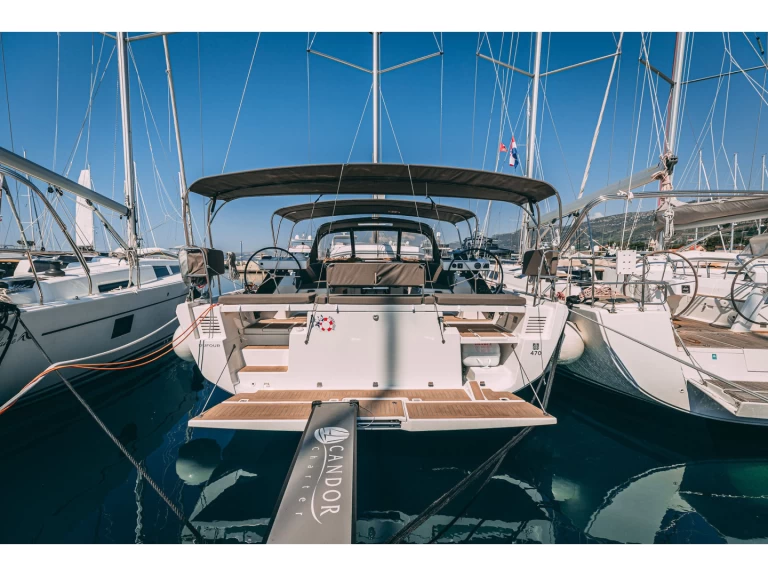 Żaglowiec do wynajmu w Kastel Gomilica w najlepszej cenie