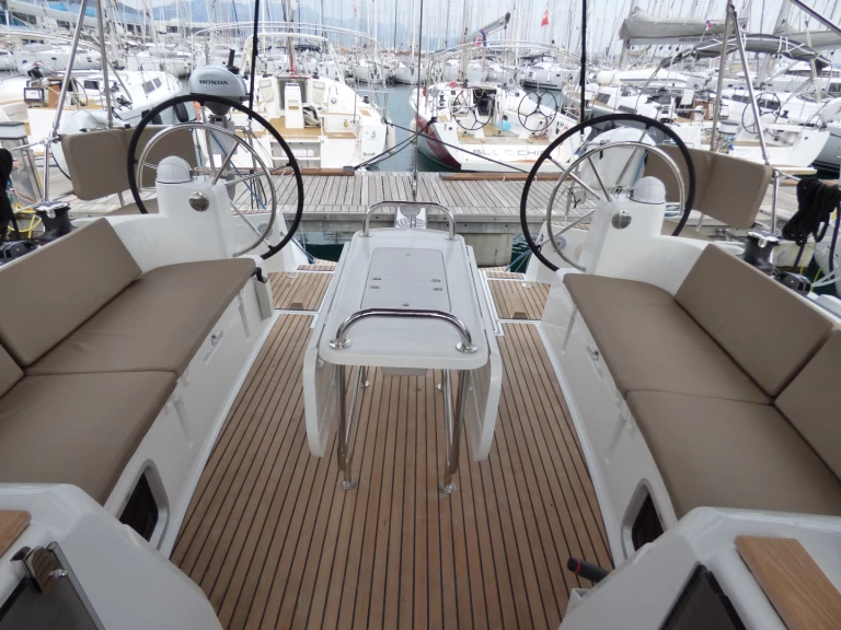 Wynajem Żaglowiec w Kastel Gomilica - Jeanneau Sun Odyssey 519