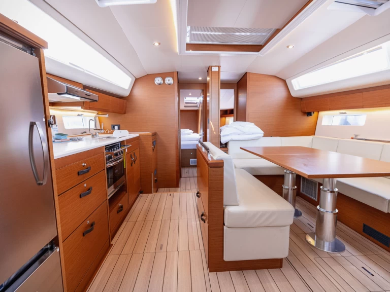 Wynajmij Żaglowiec z lub bez skippera Jeanneau w Kastel Gomilica