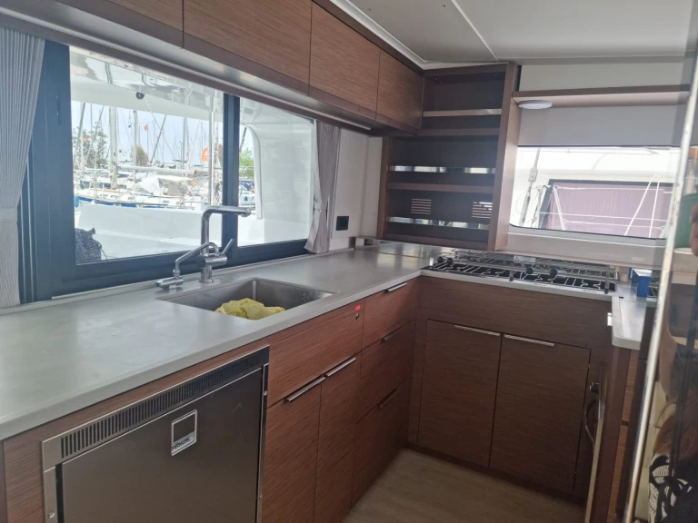 Wynajem Katamaran Lagoon z patentem 