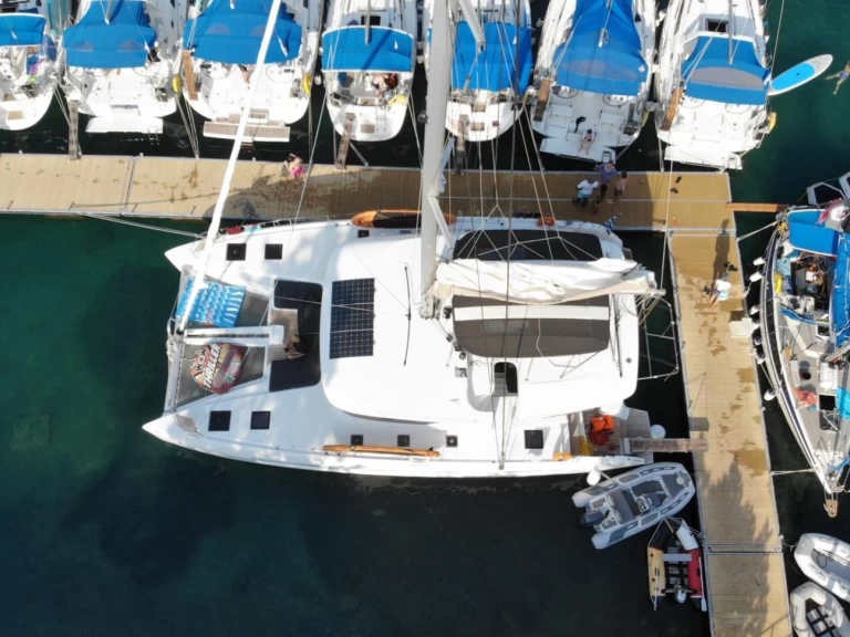 Lagoon Lagoon 50 między profesjonalistami a osobami prywatnymi w Lefkáda